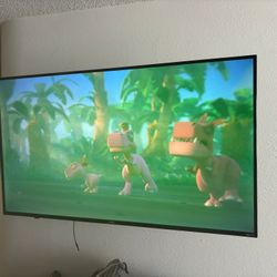 Tv Onn Roku System, 55’ With TV Mais Mount Together