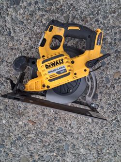 DeWalt DCS578 60V 7-1/4in Brushless Cicular Saw Excellent condition( tool only ) pick up fremont sea. No low offers please. No trades. Many other tool