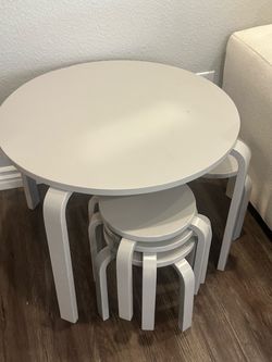 Kids Table / stools