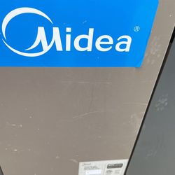 Midea  Air Conditioner  /Heat  Unit.      Ready For Summer Heat  I’ll Even Give You  Demo