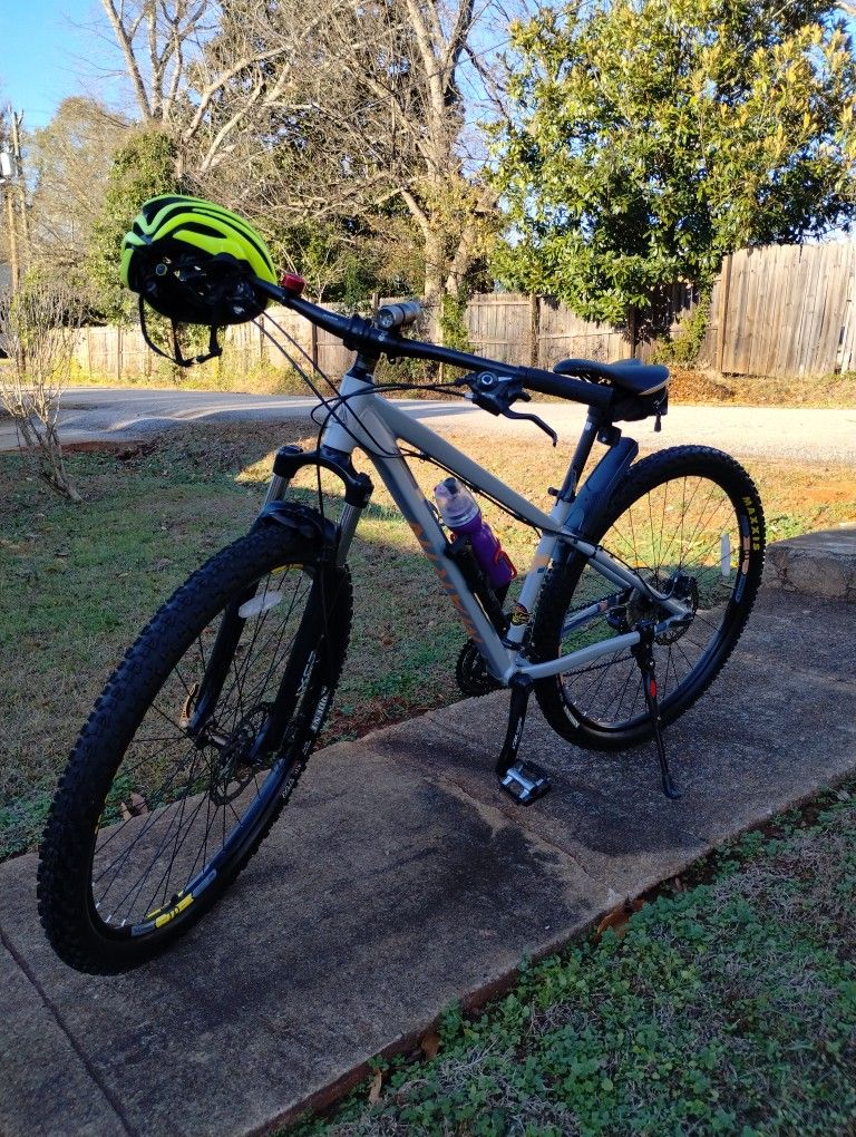 Like New, Marin Bobcat Trail Tree Mountain Bike, 29" 24-speed, Size M, Fully Equipped. Frame 15"