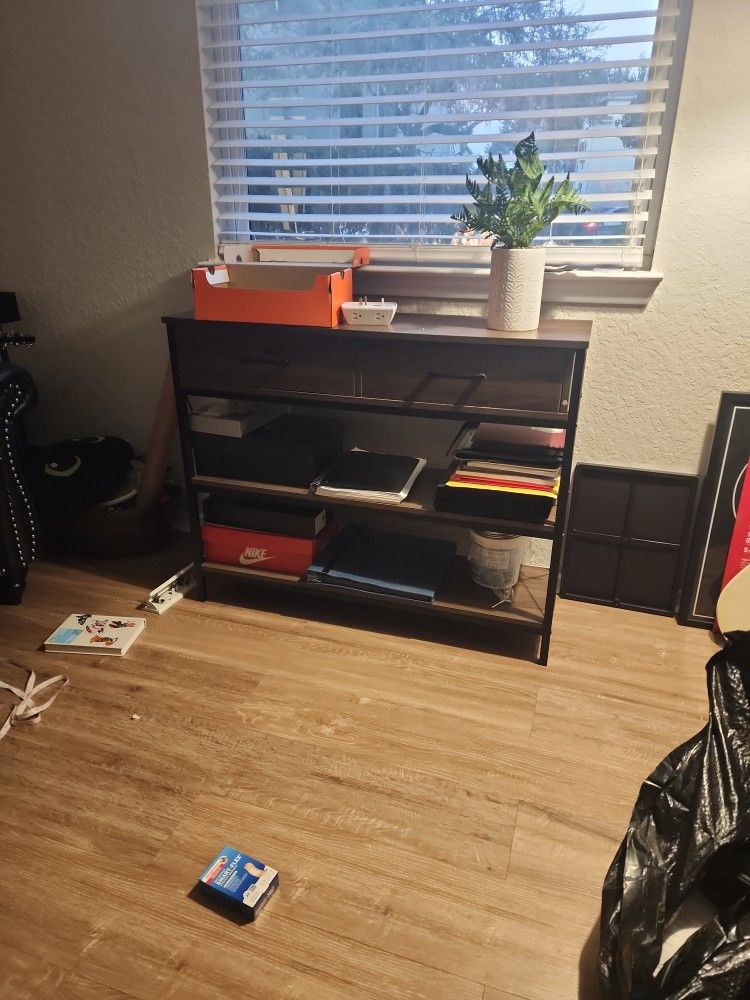 Sofa And Small Console Table!!! Needs To Go!!! Serious Only!!