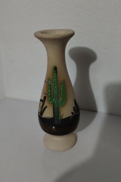 1975 POTTERY ART SMALL BUD VASE 6"×2.5" - S89