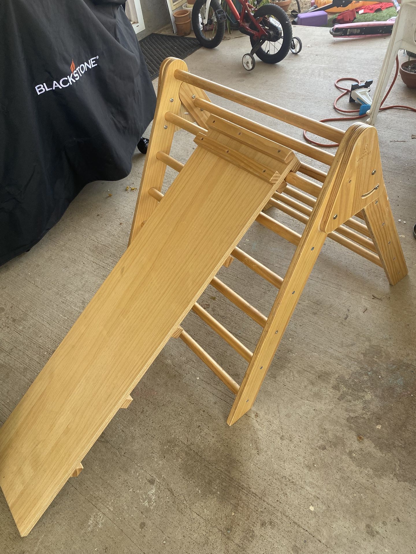 Avenlur Climbing Triangle With Slide
