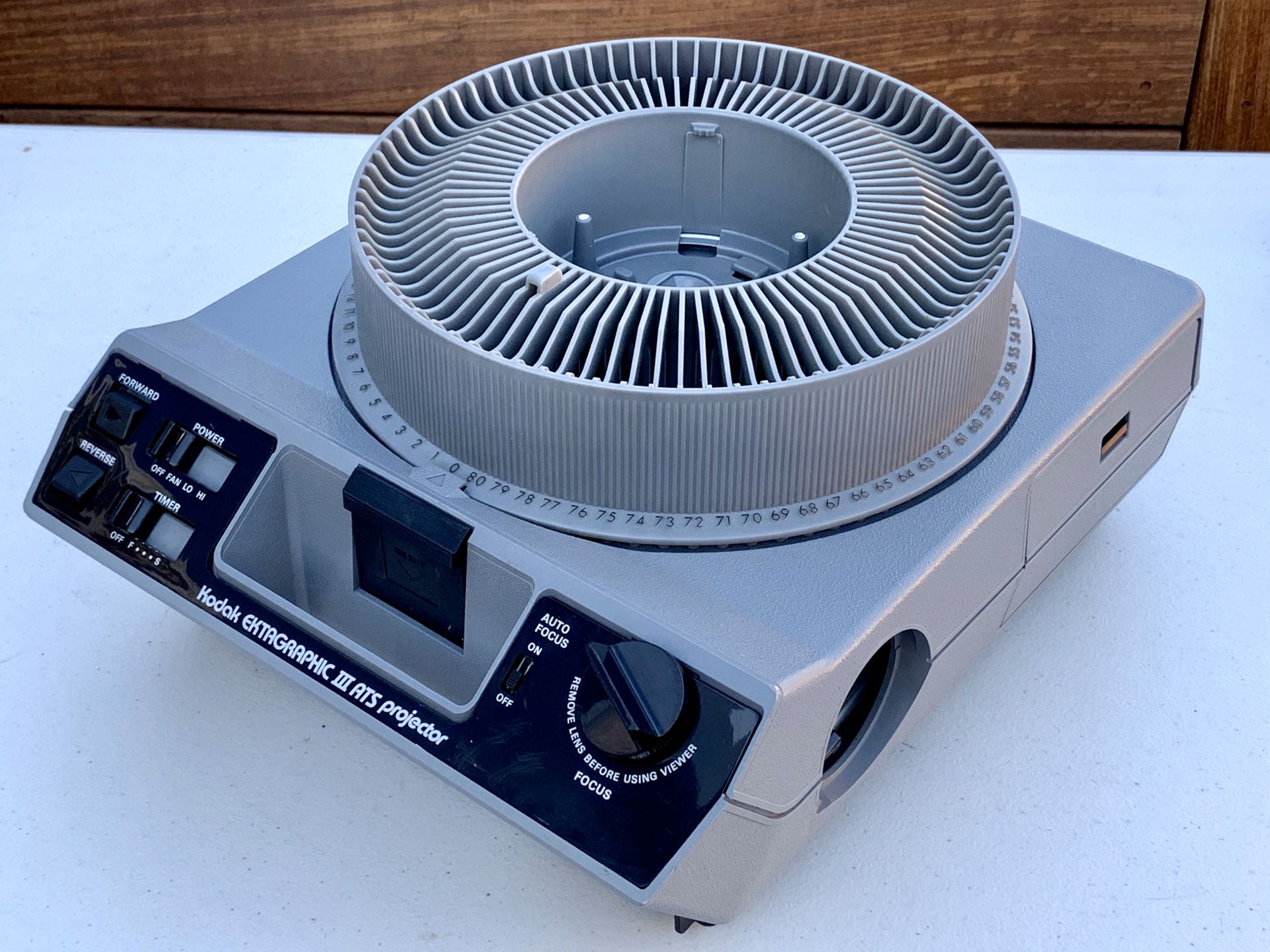 Kodak Slide Projector Ektagraphic III ATS (same as AMT)+ Carousel Remote, Bulb