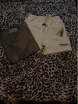 Size medium light oat essentials shorts