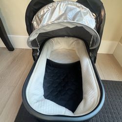 UPPAbaby Bassinet (Vista/Cruz) – Excellent Condition