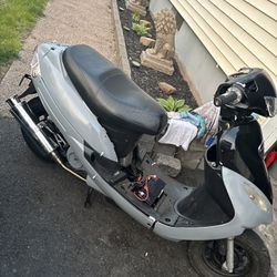100 Cc Moped 