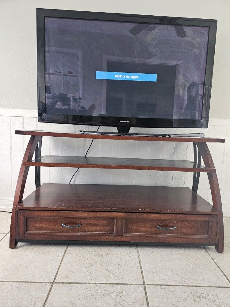55 Inch Samsung TV With Stand