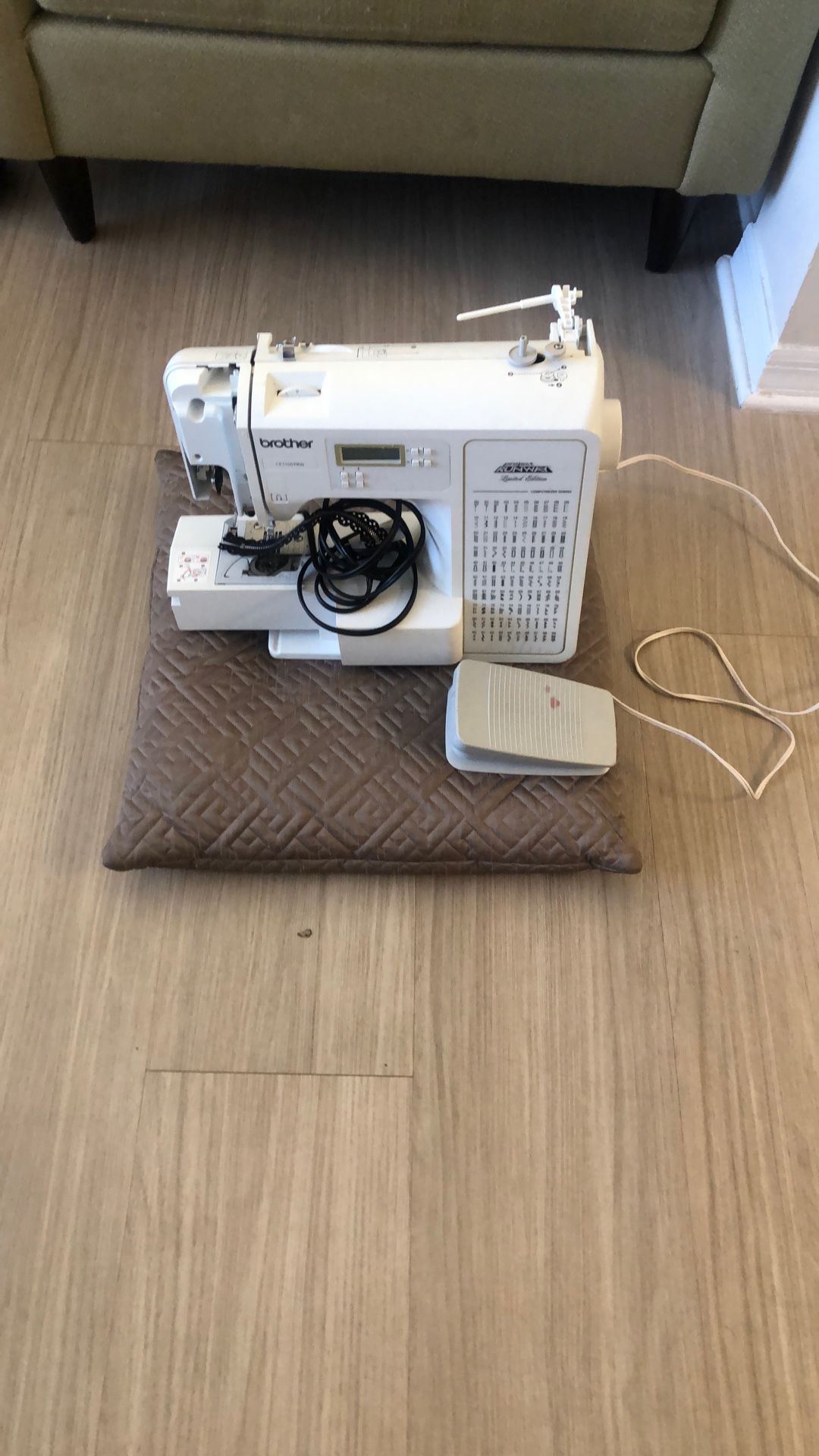 SEWING MACHINE/Brother CE1100PRW/ Máquina de Coser