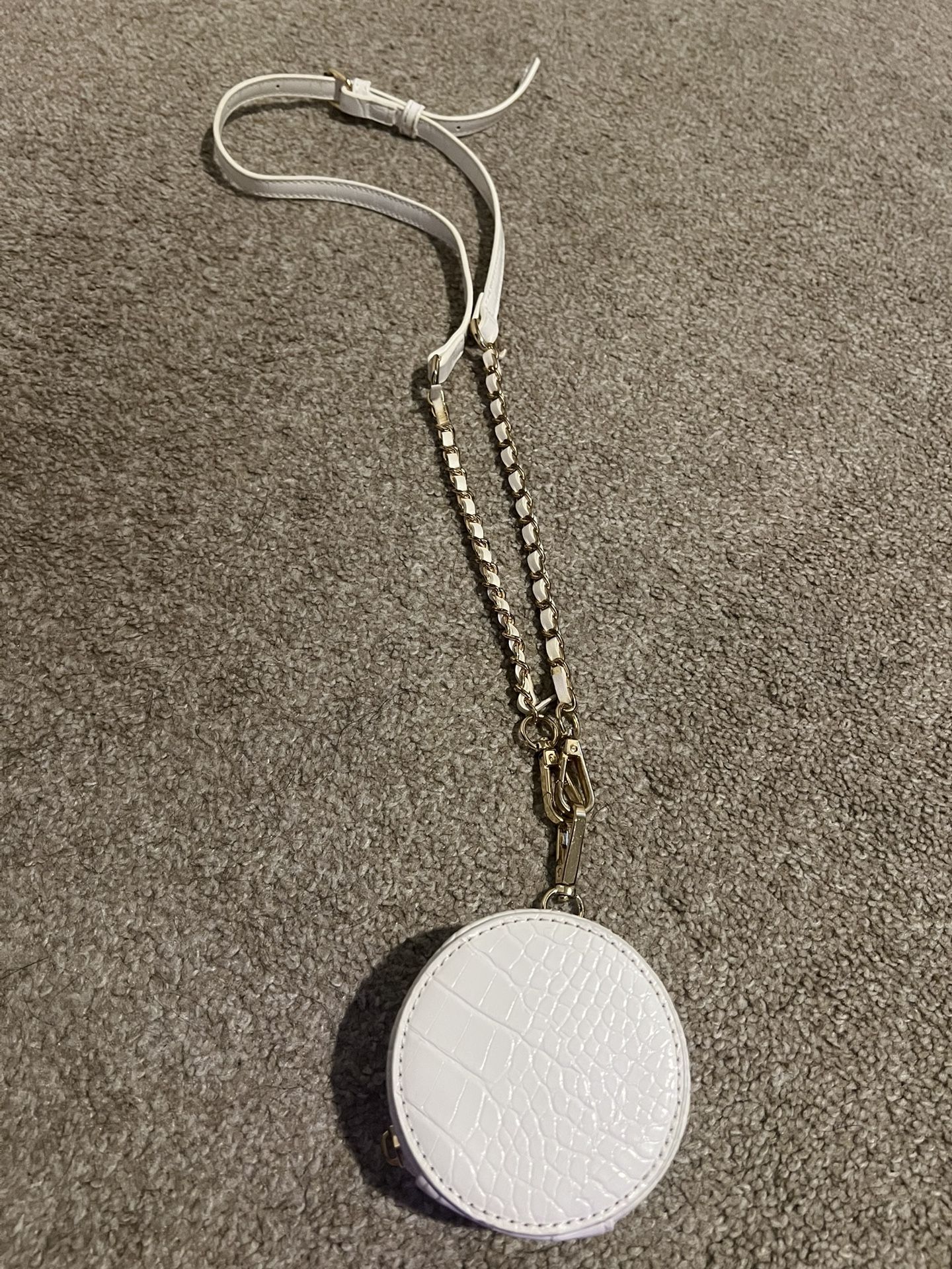 Small Women’s White Bag With Long Chain