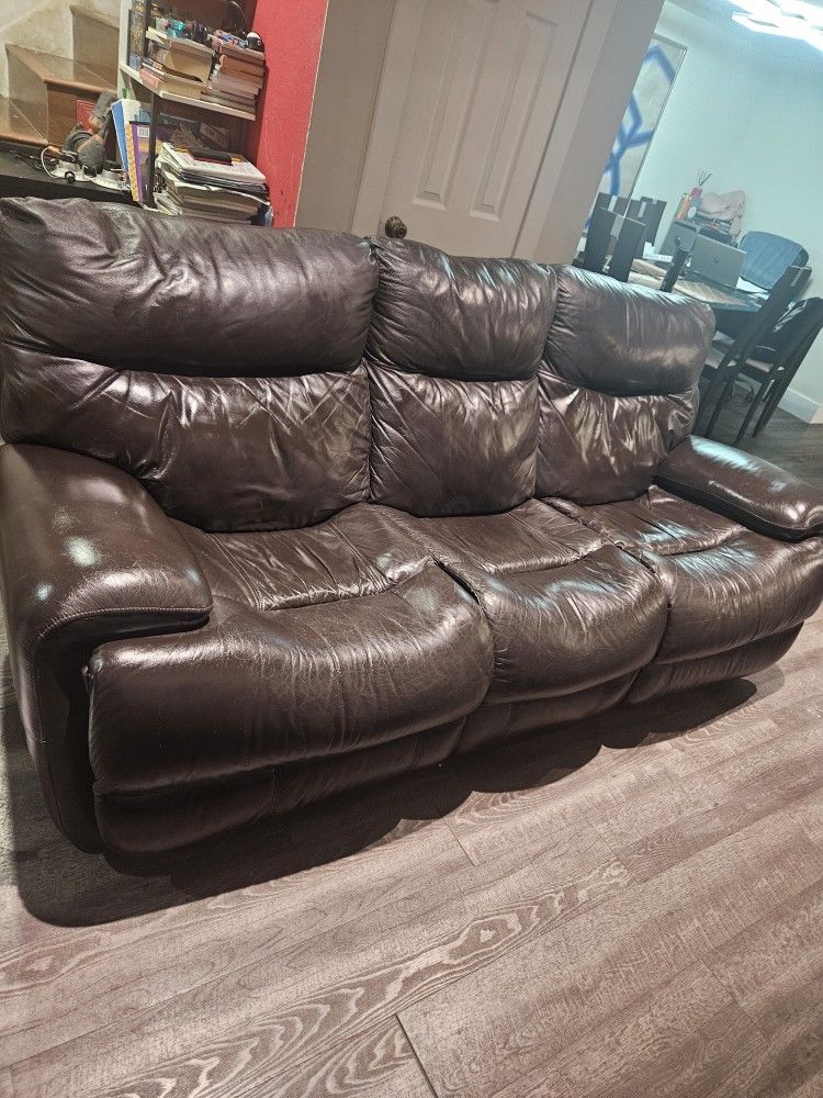 RECLINER COUCH NEGOTIABLE