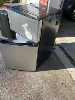 Insignia Mini fridge