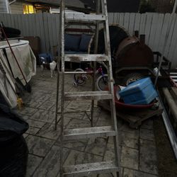 Ladder / Escalera  6 “