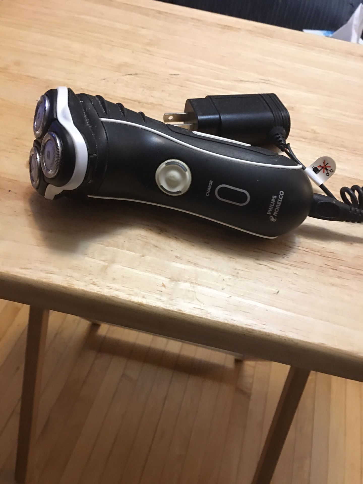 black/white norelco shaver