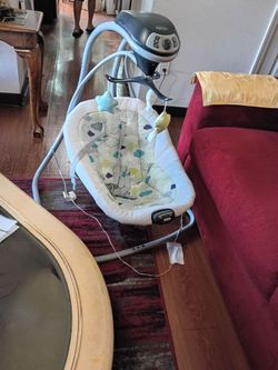Graco Baby Swing with Mobile