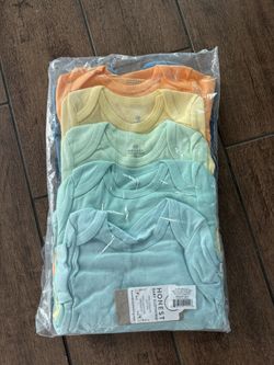 10 Honest Baby Onesis Pack Size 12mos