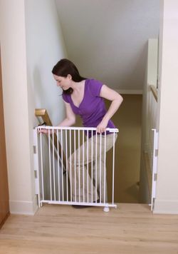 Regalo Extra Wide Safety Gate (Babies & Pets) - Like New
