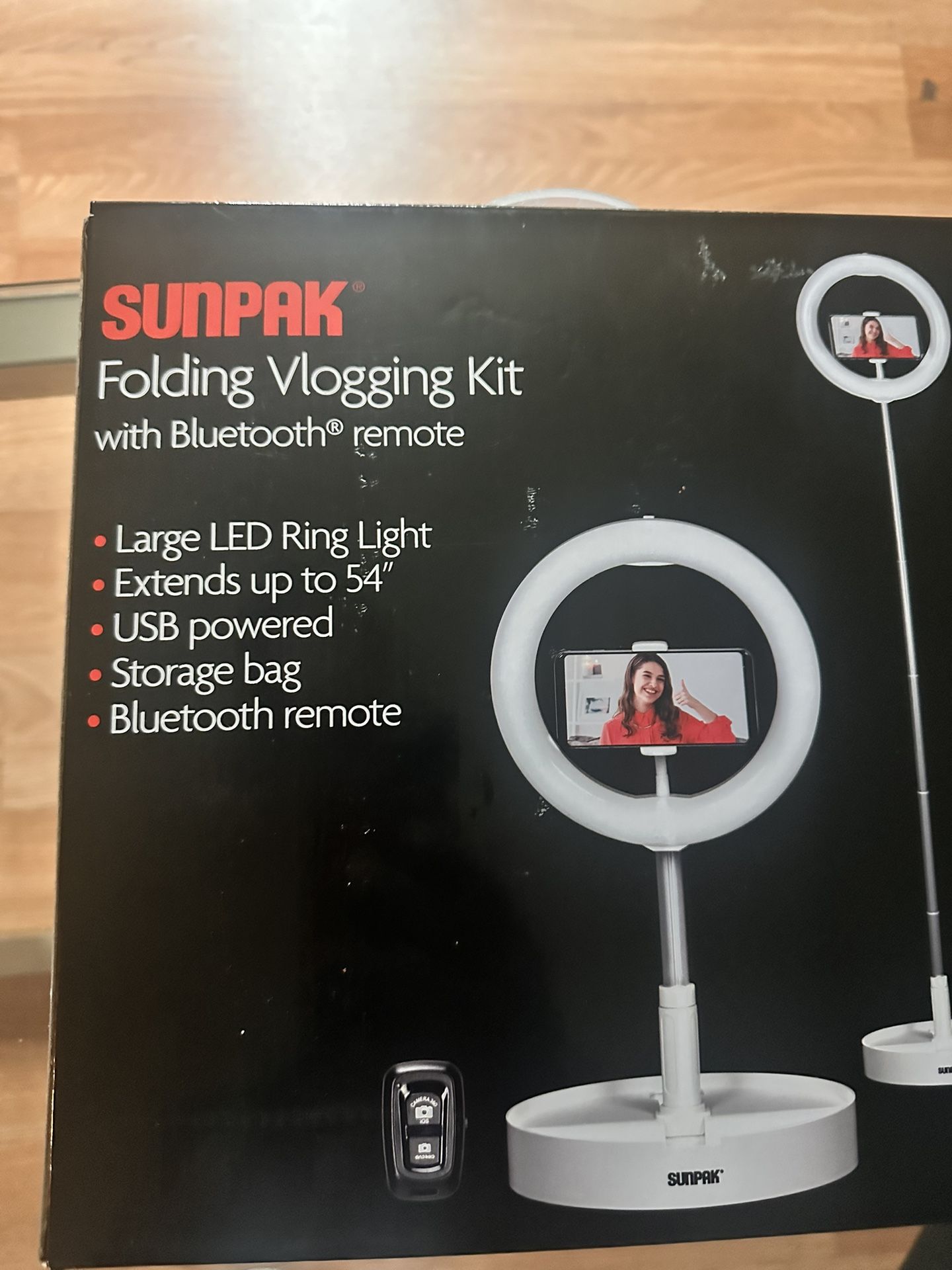 Folding vlogging kit with Bluetooth remote 