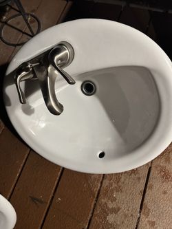 2 sinks w faucet