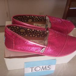 New TOMS shoes Size 3.5 Price Is Firm