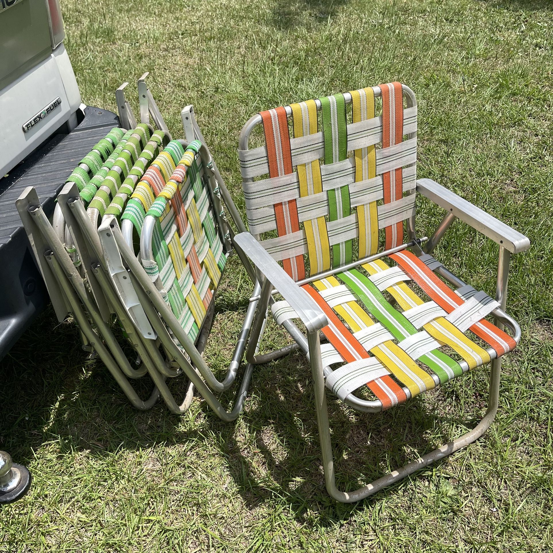 Vintage Folding Beach Chairs / Set Of 4