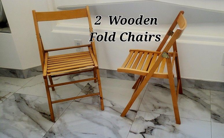 Wooden Folding Chairs ● Palm Springs