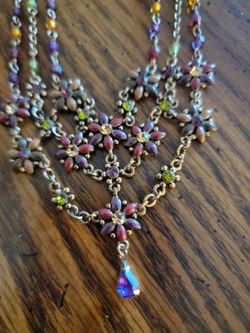 Avon Floral Design Necklace