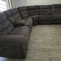 5 Pc Electrical Reclining Sectional Couch 