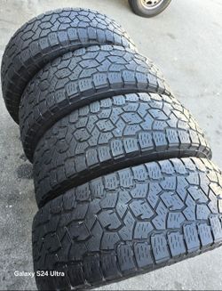 4 used tires 285 70r17 Toyo AT111 Open Country $250.00