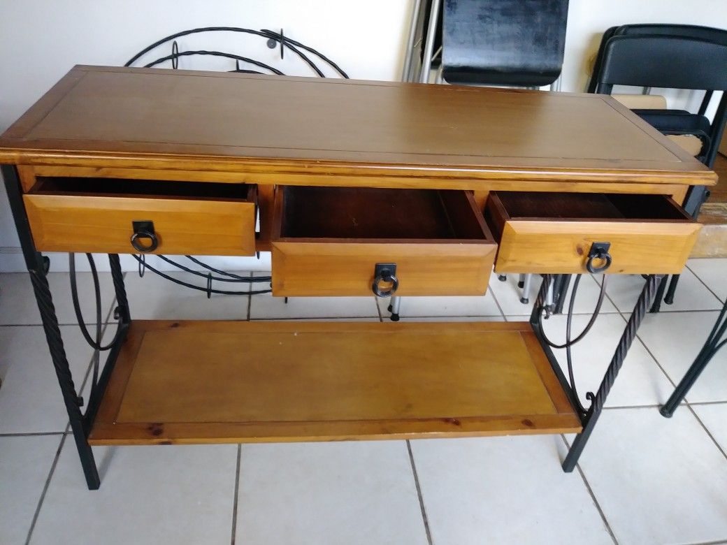 ANTIQUE TABLE