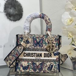  Fashionable and retro women's bag