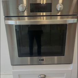 L.G. STUDIO OVEN MODEL LSWS306ST USED EXCELLENt CONDITION!!!!