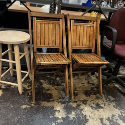Pair Antique Wood Folding Chairs For   Picnic ? 