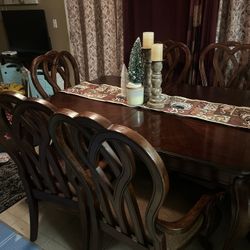 Dinning Table And  8 Chairs 