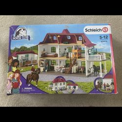 Schleich Horse Club House And Stable Set (192 Pieces)
