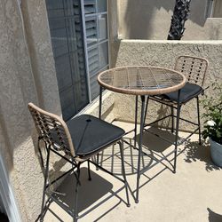 Outdoor High-Top Table With Chairs 