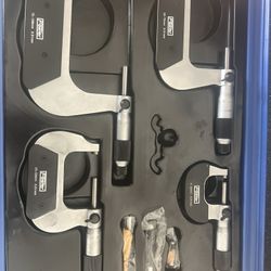 FOWLER 4 Piece Metric Micrometer Set