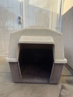 Large Petmate Dog House