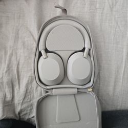 Bran New sony wh-1000xm5