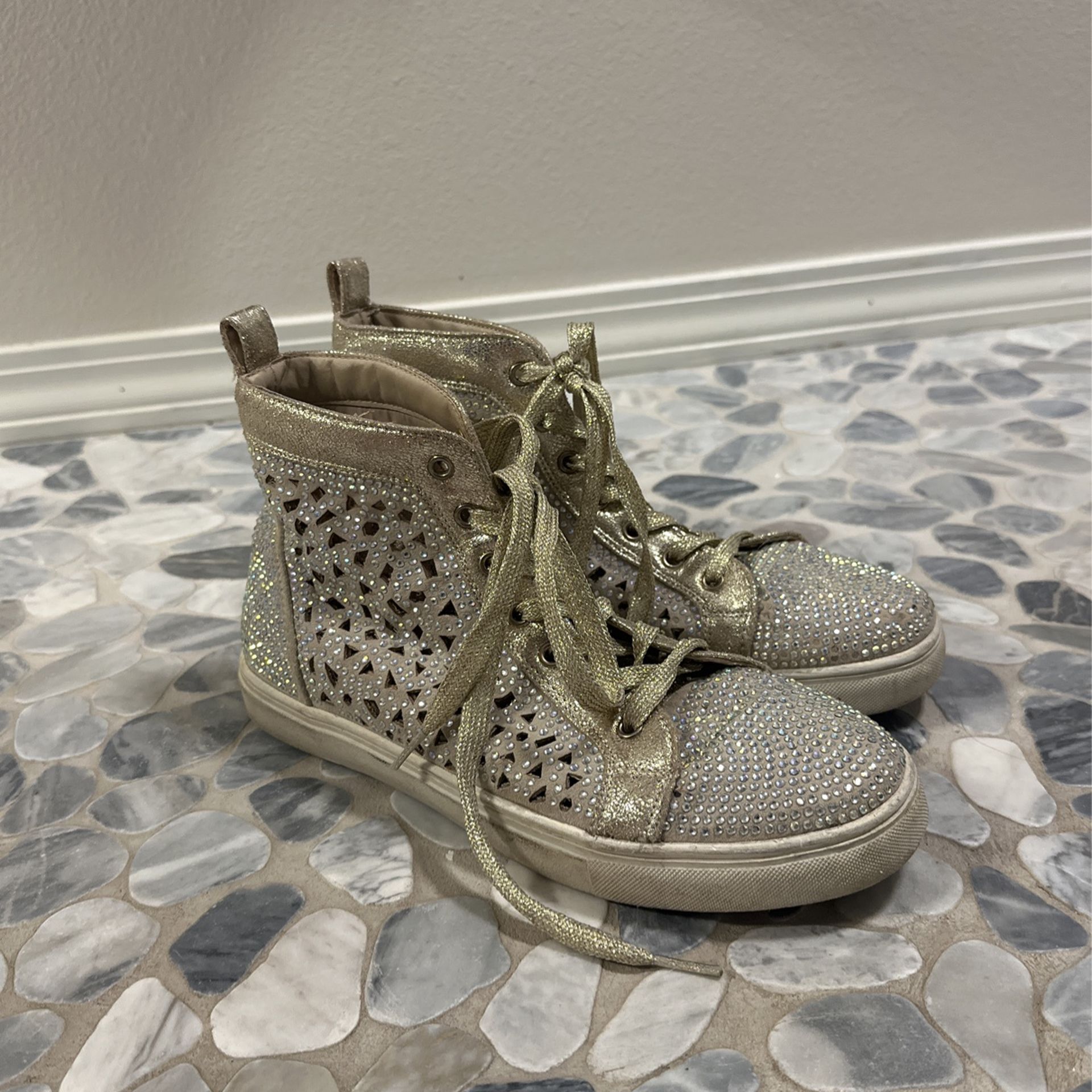 Used Once Sparkly Girl’s Shoes Size 7