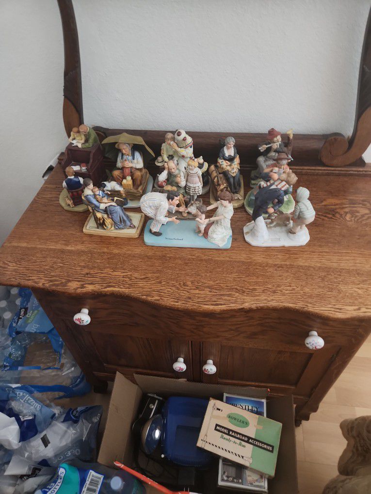 NORMAN  ROCKWELL Figurine Collection
