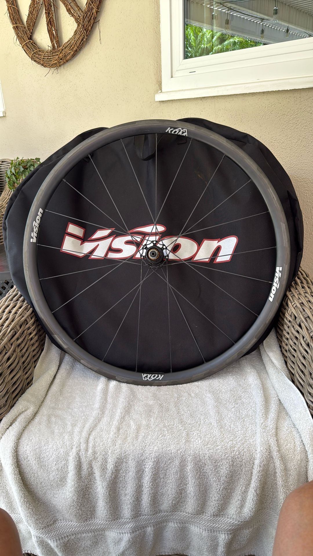 Vision KOM Wheelset. 700c Carbon  11 Speed