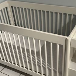 Baby Crib Excellent Conditions $125 Obo