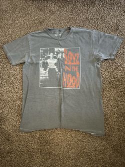 FASHION NOVA GRAPHIC TEE