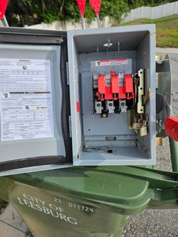 Siemens  30A. 600VAC.   250 VDC