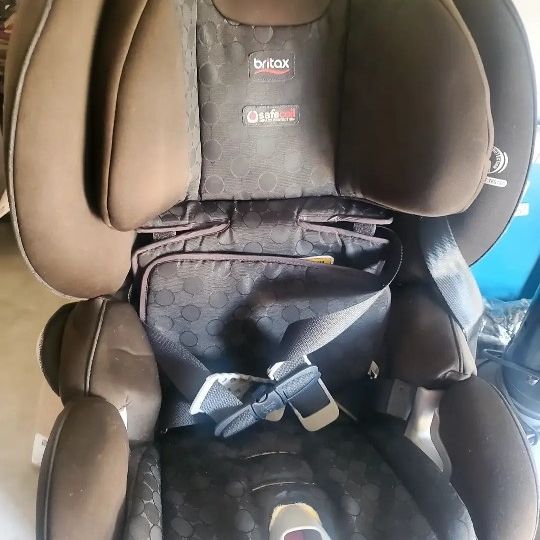 uppababy vista v2 rain cover RumbleSeat Shield/Compatible with RumbleSeat Models 2015-2019, V2, V2+, and V3 / Waterproof and Windproof Coverage/Ventilated Evenflo Shyft DualRide Travel Signature Camo Print The rain shield is Nose Tackle:Welded Ring