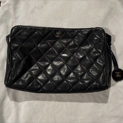 CHANEL VINTAGE CLUTCH