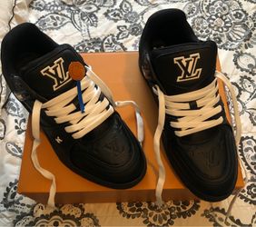 New Louis Vuitton Black & White Shoe Size 10