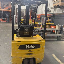 YALE ELECTRIC FORKLIFT 
